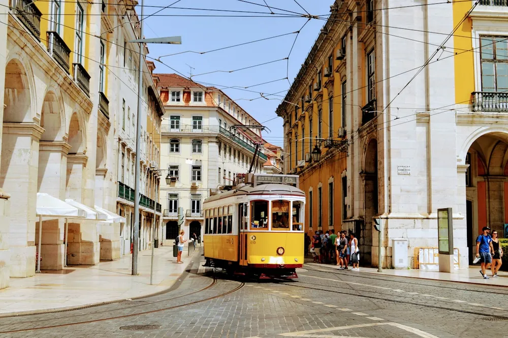 Ruas de Alfama, bairro histórico de Lisboa