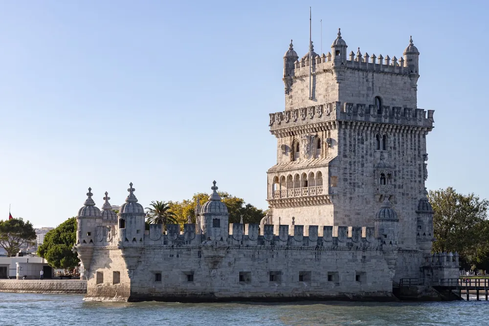 Torre de Belém, à beira do Tejo, em Lisboa