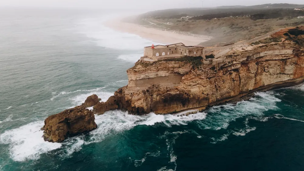 Praia e falésias da Nazaré — roteiro Nazaré, Óbidos e Fátima