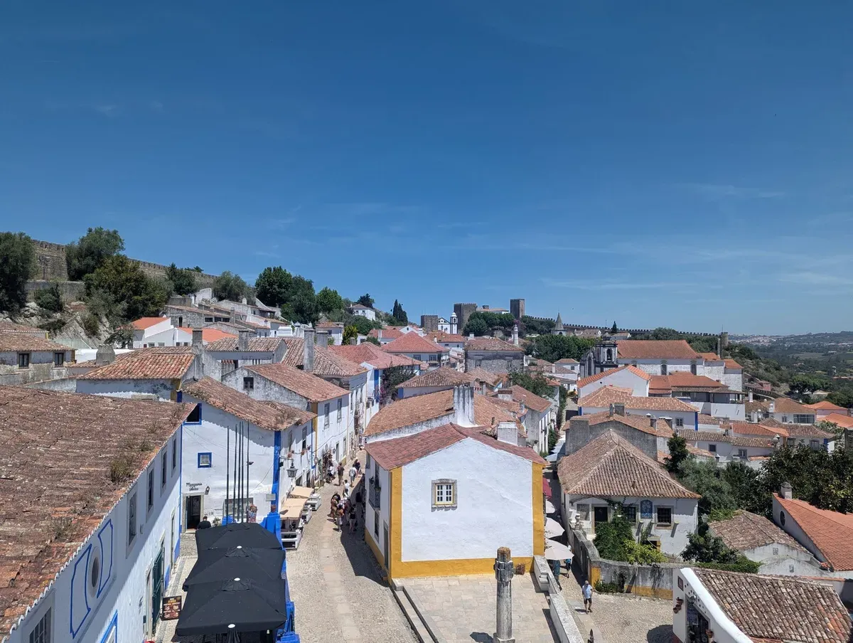 Vila muralhada de Óbidos vista do alto das muralhas